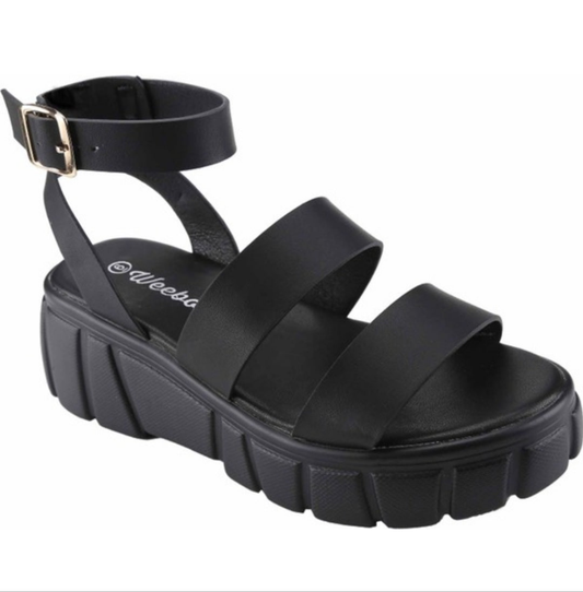 "GeGe" Black Sandal